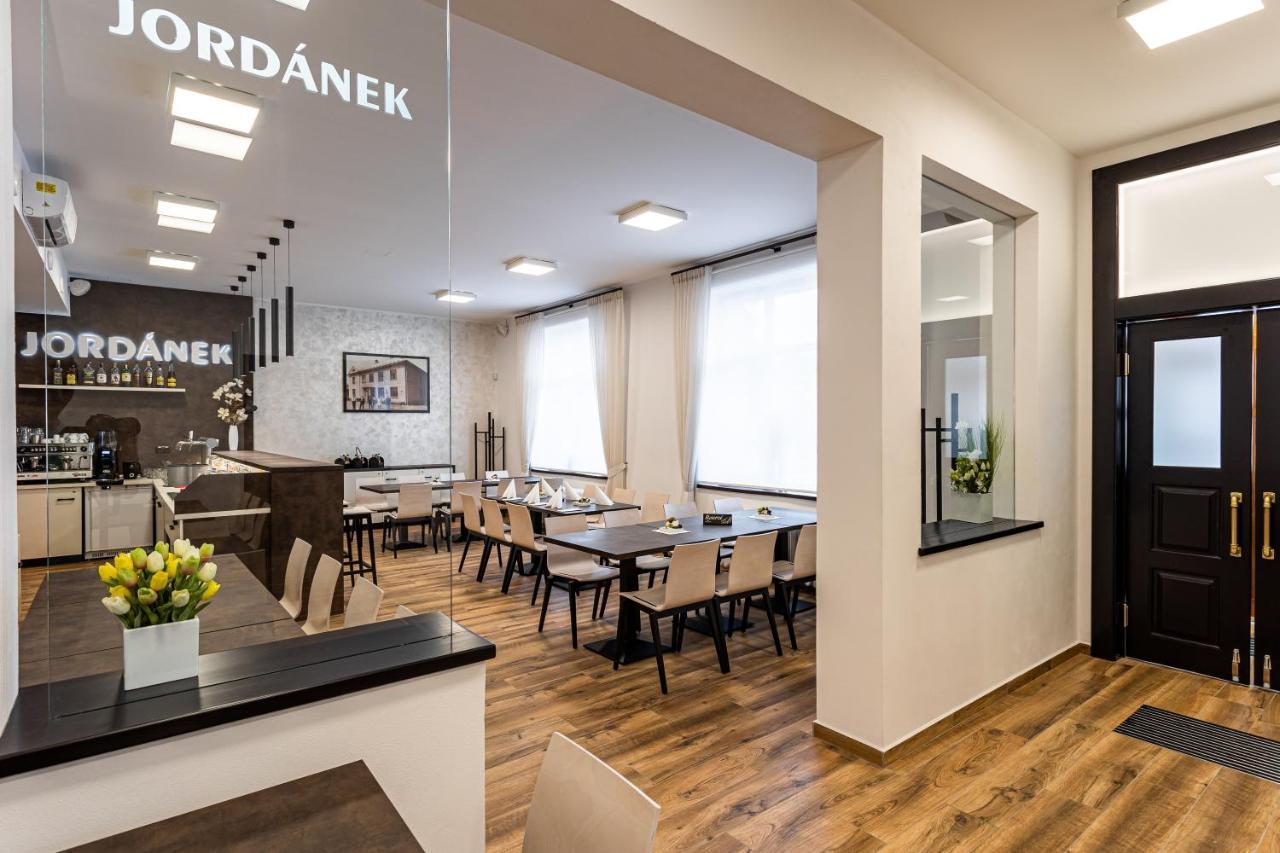 Hotel Jordanek Opocno Luaran gambar