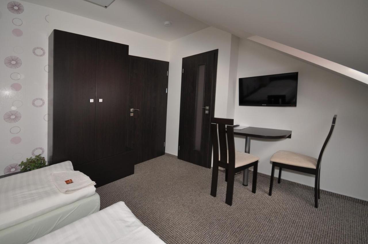 Hotel Jordanek Opocno Luaran gambar