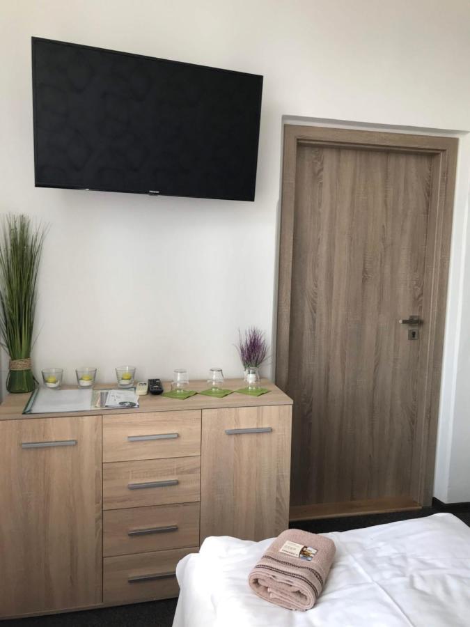 Hotel Jordanek Opocno Luaran gambar