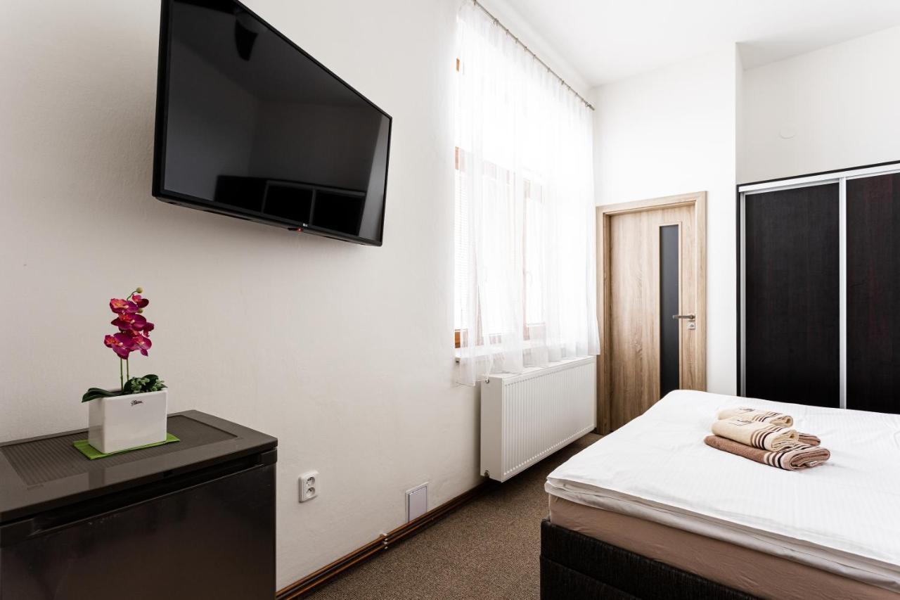 Hotel Jordanek Opocno Luaran gambar