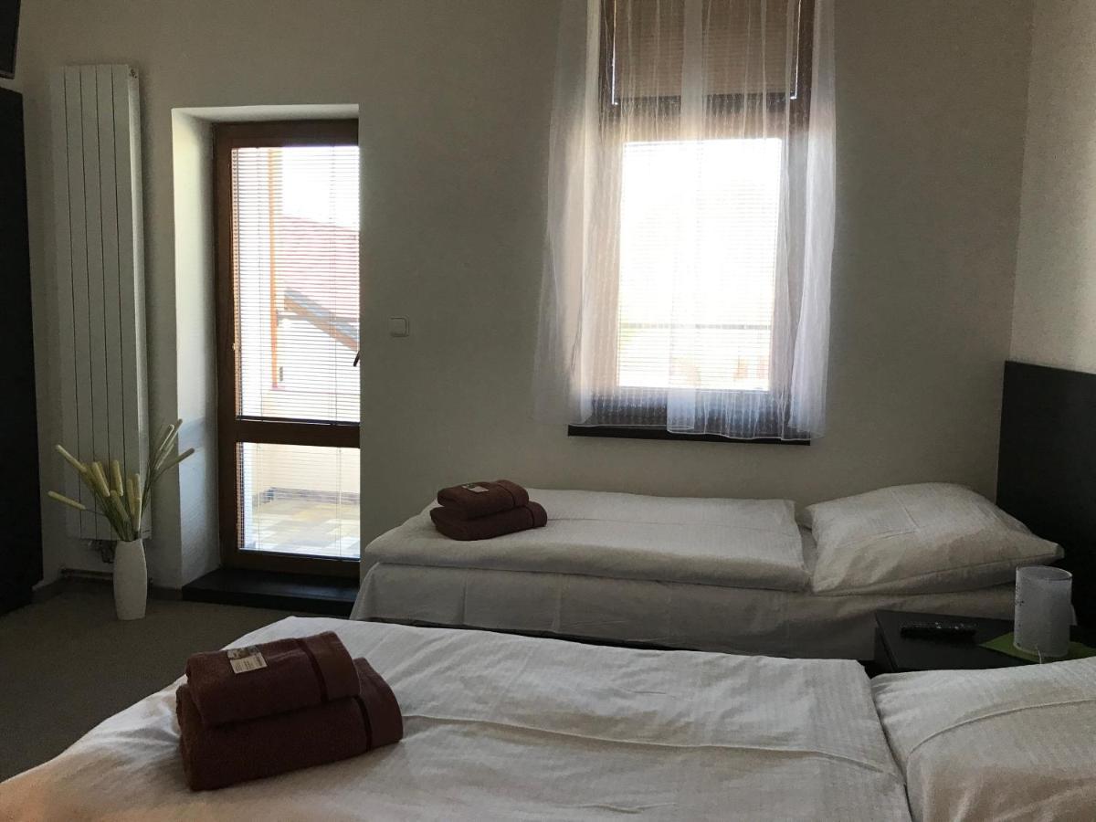 Hotel Jordanek Opocno Luaran gambar