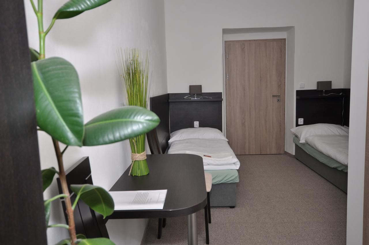 Hotel Jordanek Opocno Luaran gambar