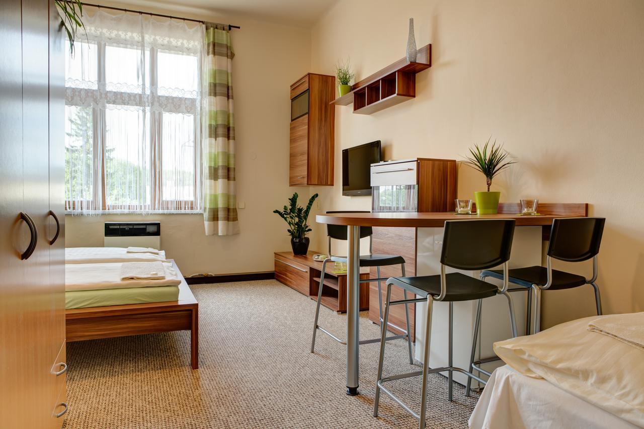 Hotel Jordanek Opocno Luaran gambar