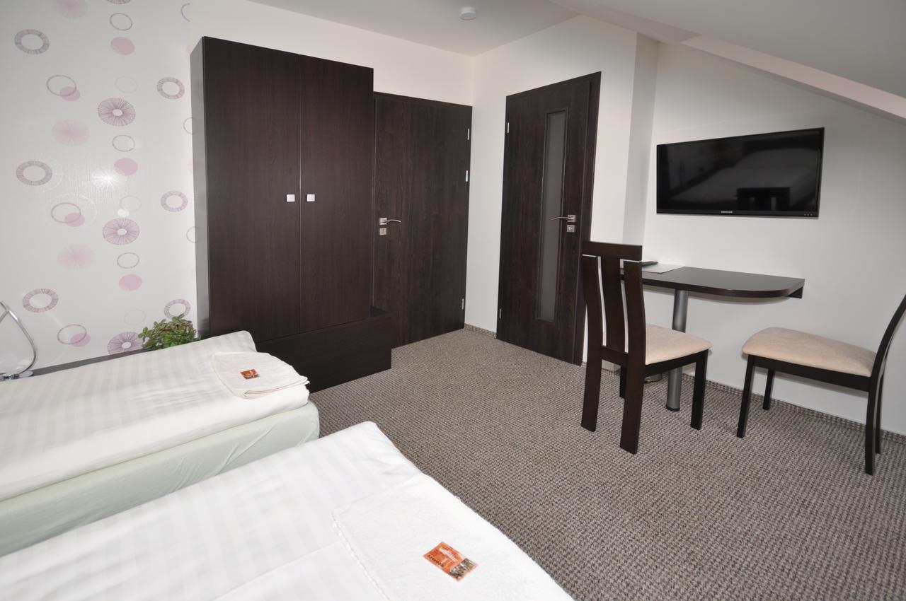 Hotel Jordanek Opocno Luaran gambar