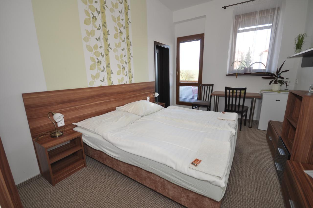 Hotel Jordanek Opocno Luaran gambar