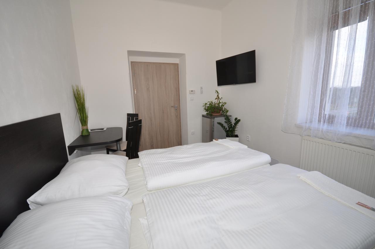 Hotel Jordanek Opocno Luaran gambar
