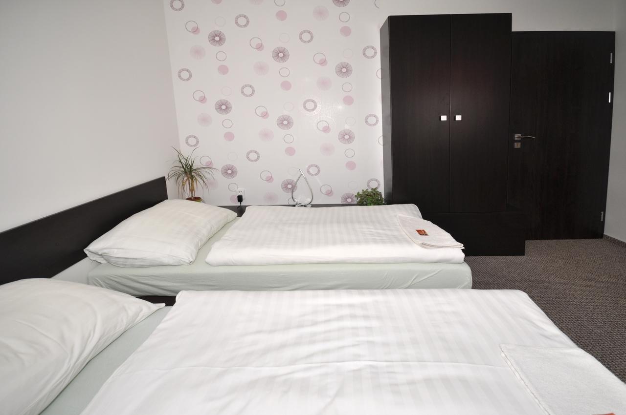 Hotel Jordanek Opocno Luaran gambar