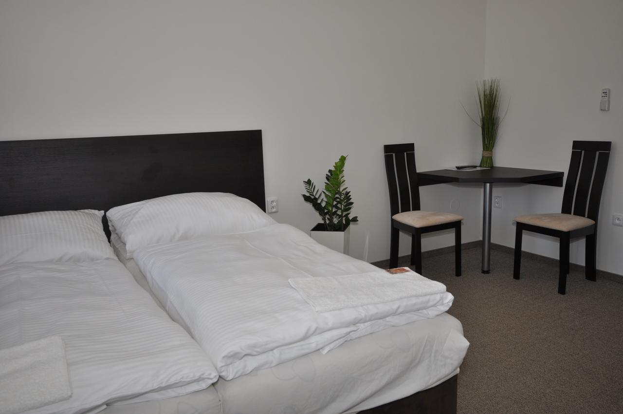 Hotel Jordanek Opocno Luaran gambar