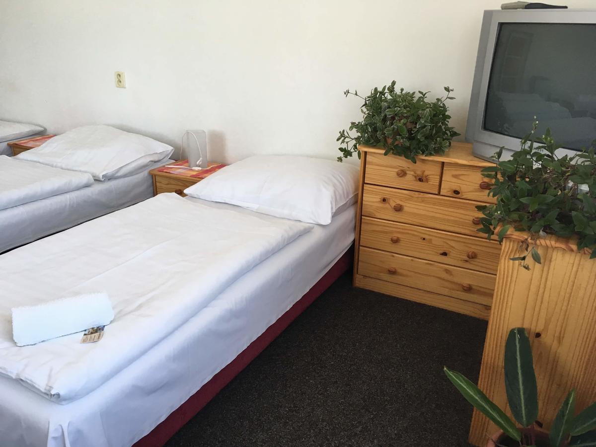 Hotel Jordanek Opocno Luaran gambar
