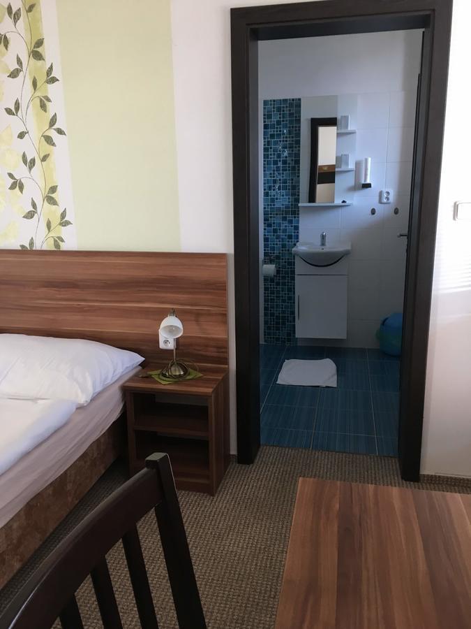 Hotel Jordanek Opocno Luaran gambar
