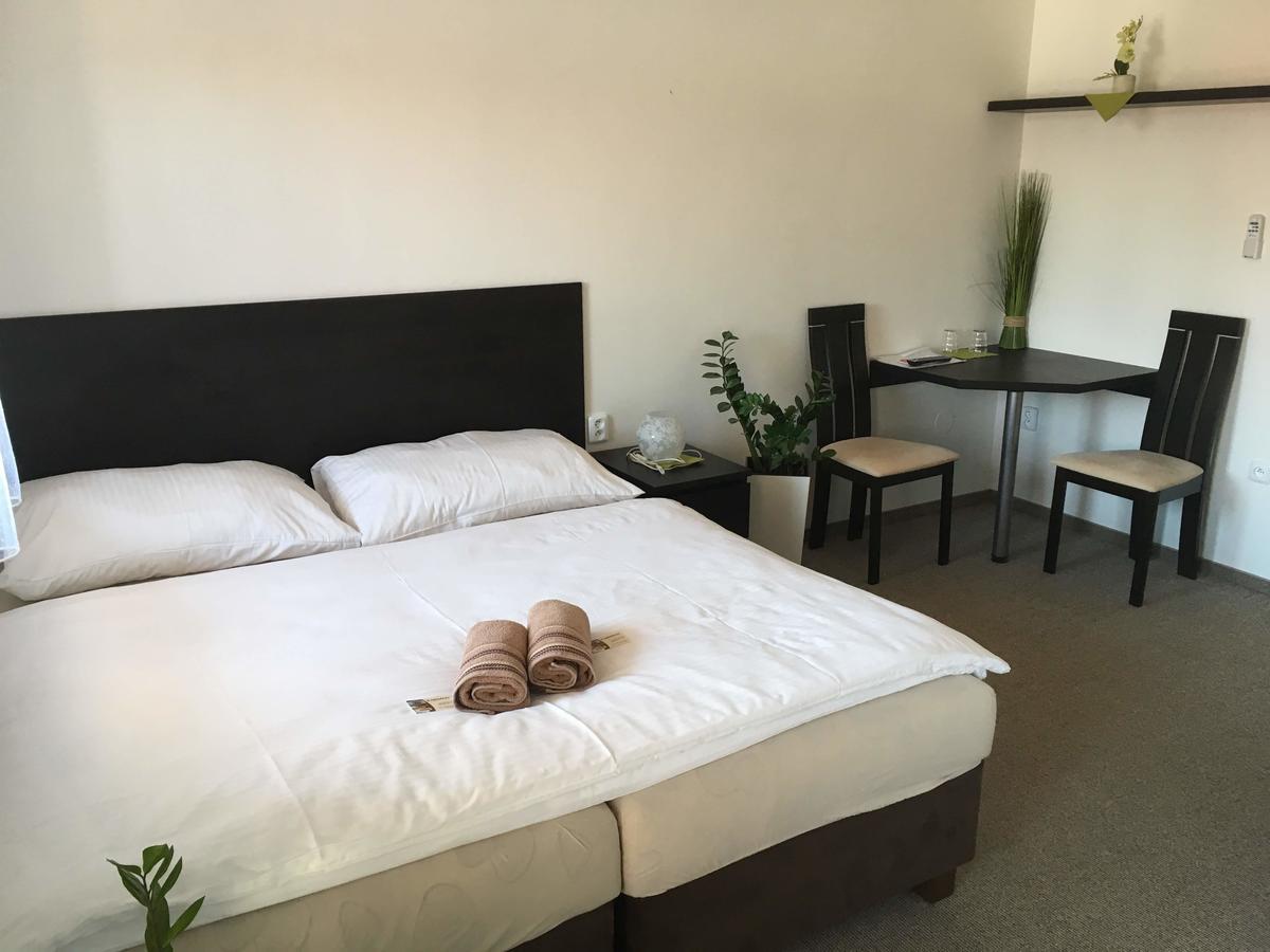 Hotel Jordanek Opocno Luaran gambar