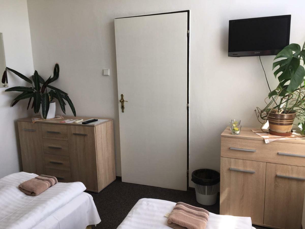 Hotel Jordanek Opocno Luaran gambar
